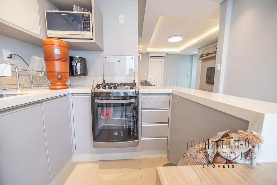 Apartamento na Avenida Brasil: 2 Dormitórios (1 suíte), Mobiliado, Centro de Balneário Camboriú. — foto 9