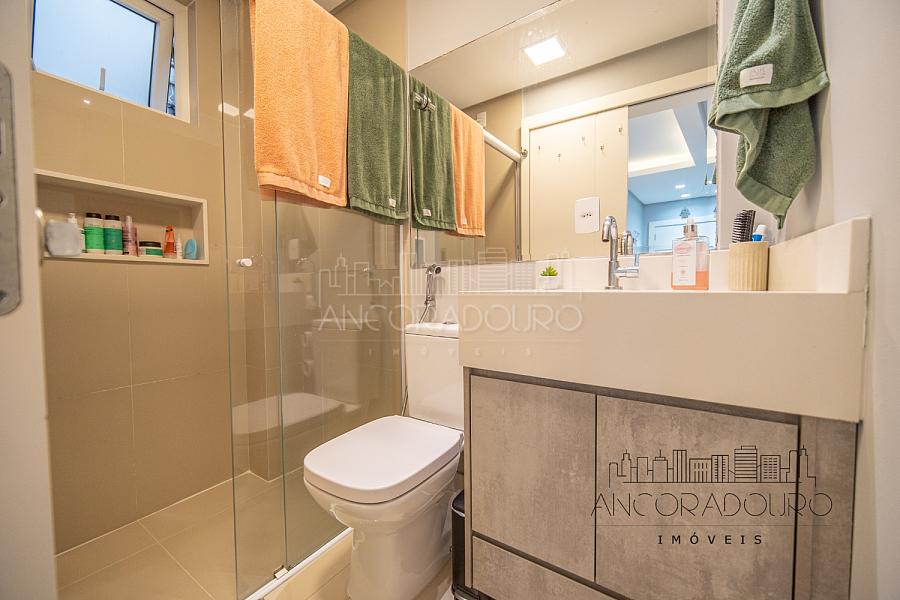 Apartamento na Avenida Brasil: 2 Dormitórios (1 suíte), Mobiliado, Centro de Balneário Camboriú. — foto 12