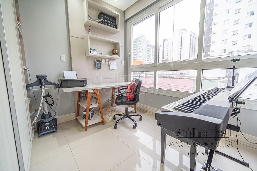 Apartamento na Avenida Brasil: 2 Dormitórios (1 suíte), Mobiliado, Centro de Balneário Camboriú. — foto 15