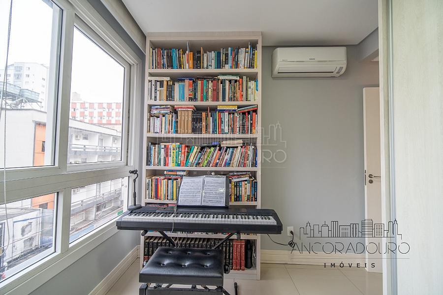 Apartamento na Avenida Brasil: 2 Dormitórios (1 suíte), Mobiliado, Centro de Balneário Camboriú. — foto 17