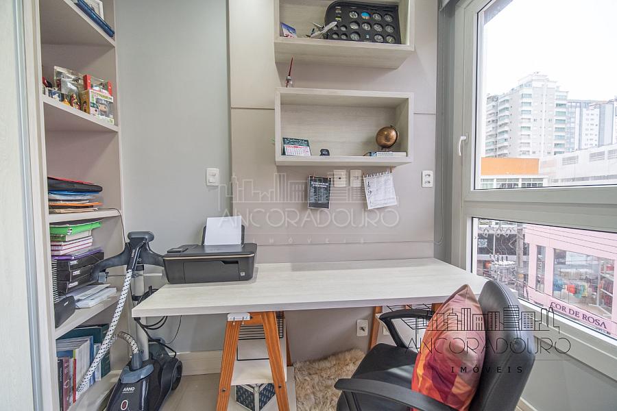 Apartamento na Avenida Brasil: 2 Dormitórios (1 suíte), Mobiliado, Centro de Balneário Camboriú. — foto 18