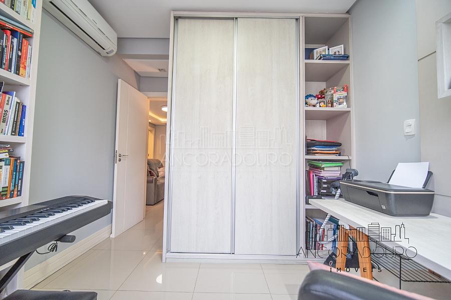 Apartamento na Avenida Brasil: 2 Dormitórios (1 suíte), Mobiliado, Centro de Balneário Camboriú. — foto 20