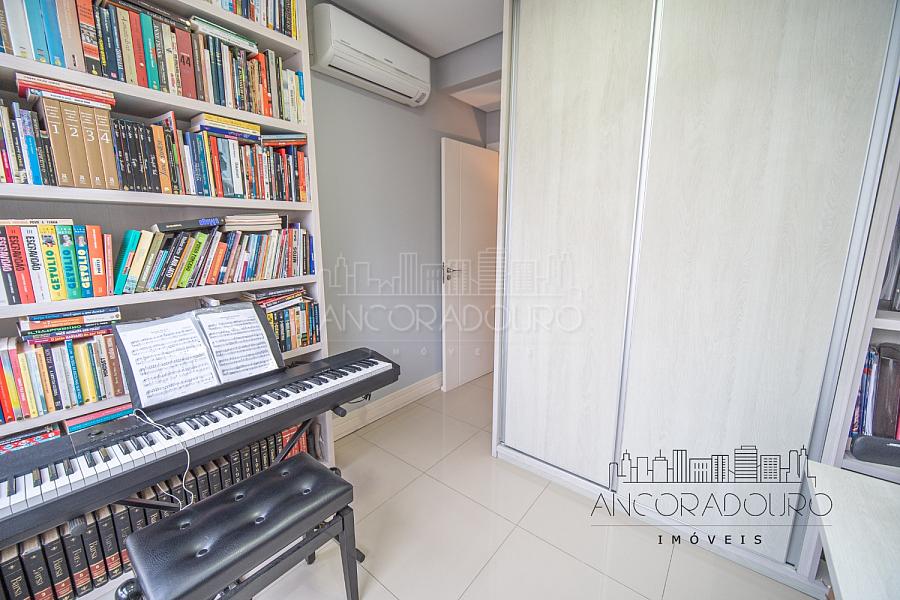 Apartamento na Avenida Brasil: 2 Dormitórios (1 suíte), Mobiliado, Centro de Balneário Camboriú. — foto 21