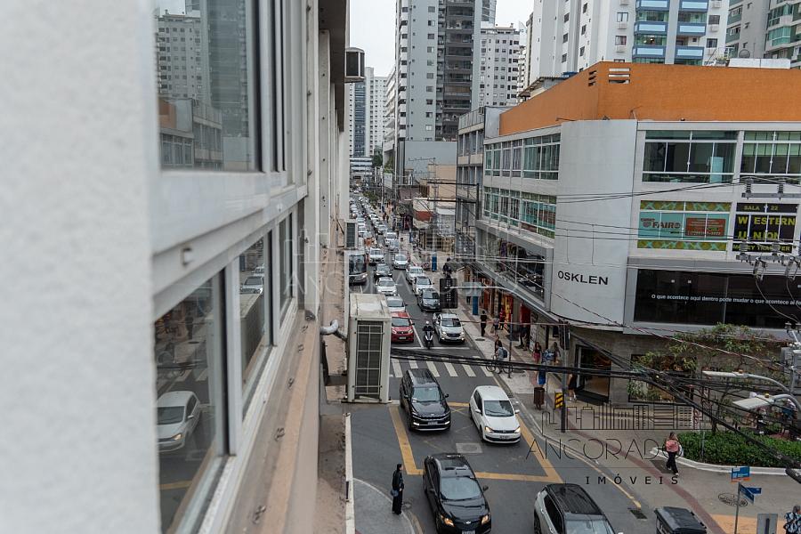 Apartamento na Avenida Brasil: 2 Dormitórios (1 suíte), Mobiliado, Centro de Balneário Camboriú. — foto 32