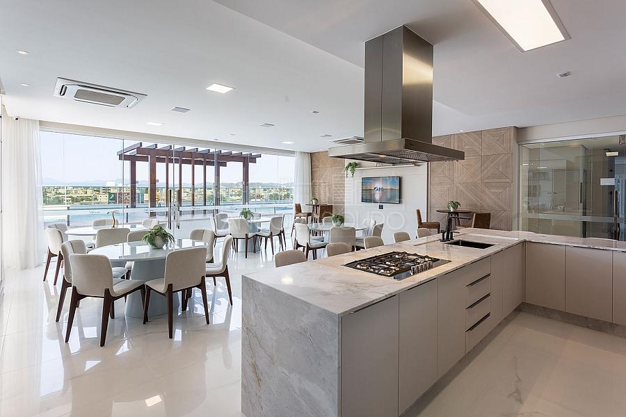 3 suítes, 2 vagas garagem, Mobiliado, Centro de Balneário Camboriú. — foto 33