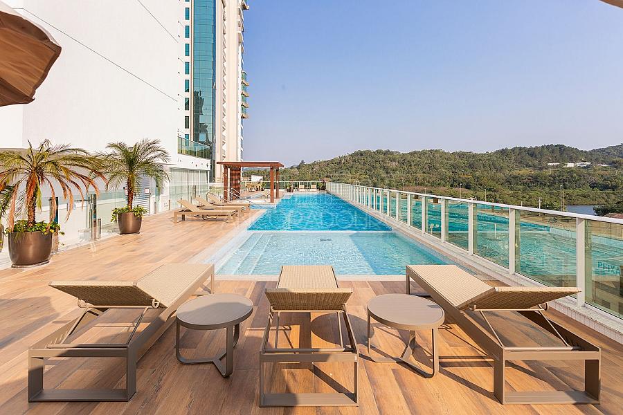 3 suítes, 2 vagas garagem, Mobiliado, Centro de Balneário Camboriú. — foto 3