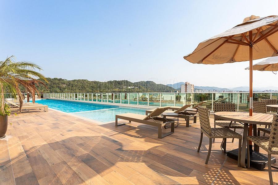 3 suítes, 2 vagas garagem, Mobiliado, Centro de Balneário Camboriú. — foto 4