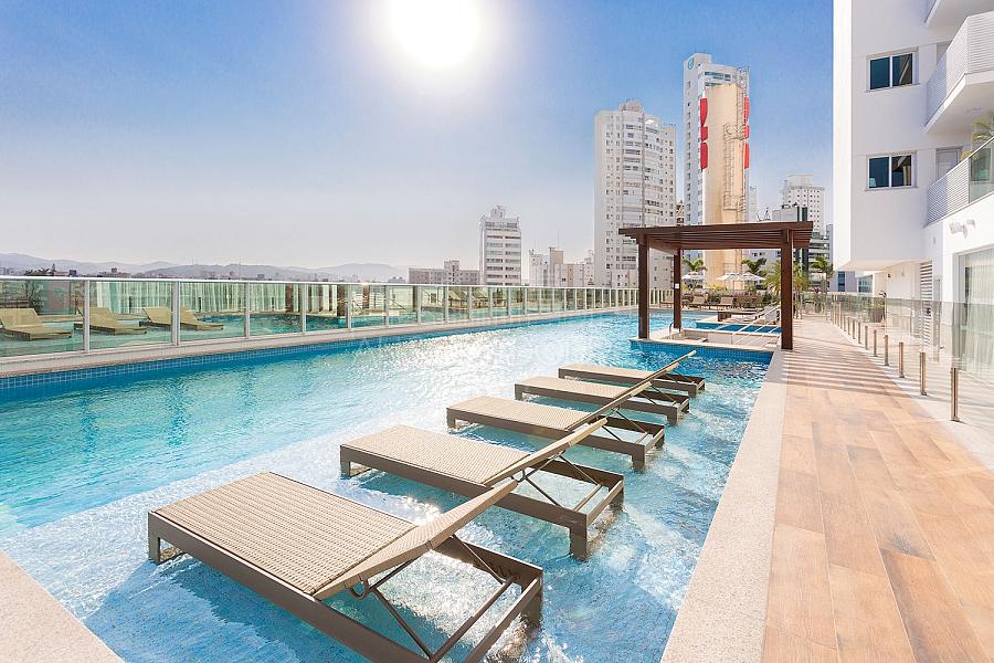 3 suítes, 2 vagas garagem, Mobiliado, Centro de Balneário Camboriú. — foto 6