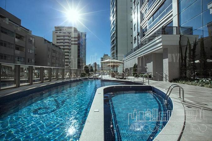 3 Suítes, 2 vagas garagem. Centro de Balneário Camboriú. — foto 3