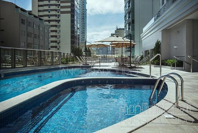 3 Suítes, 2 vagas garagem. Centro de Balneário Camboriú. — foto 2