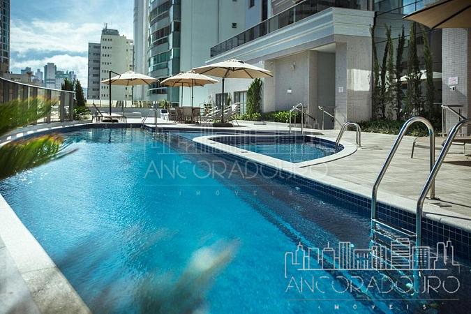 3 Suítes, 2 vagas garagem. Centro de Balneário Camboriú. — foto 4