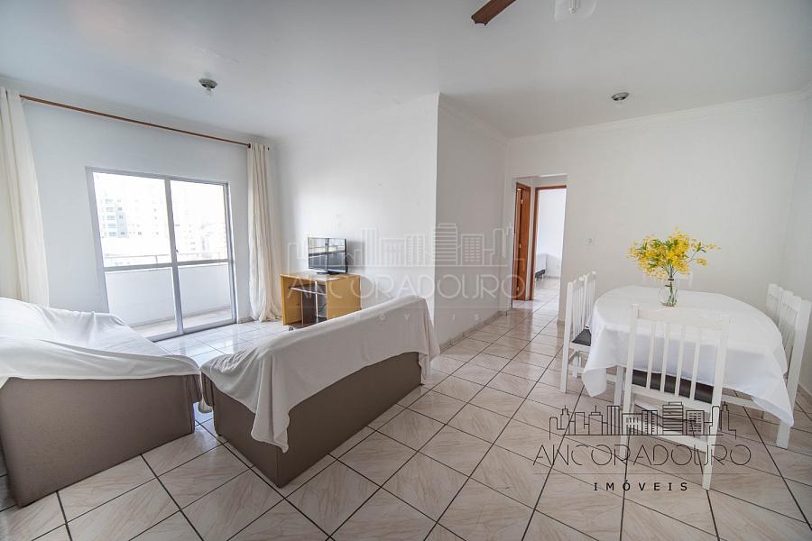 Apartamento na quadra mar - centro de Balneário Camboriú — foto 2