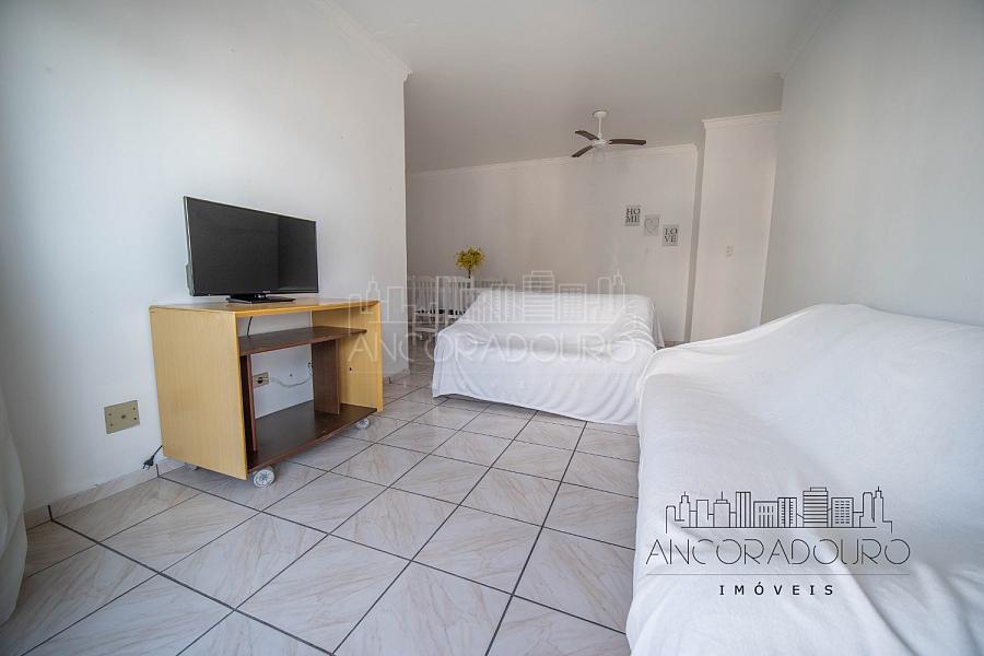 Apartamento na quadra mar - centro de Balneário Camboriú — foto 3