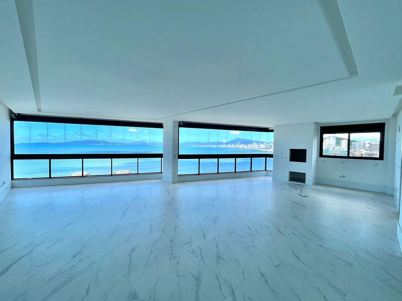 Apartamento à venda com 4 quartos, 200m² - Foto 1