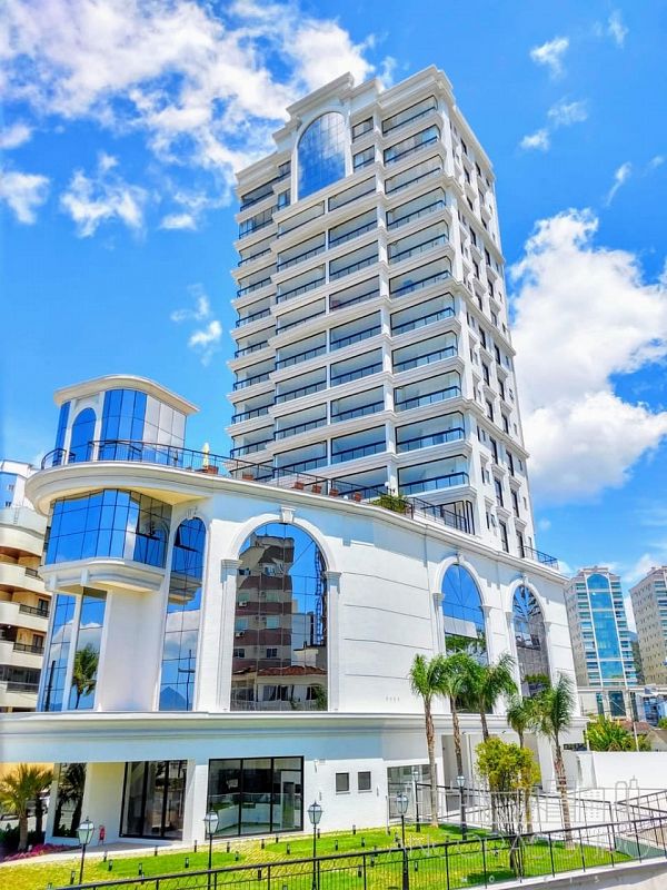 Apartamento à venda com 4 quartos, 200m² - Foto 1