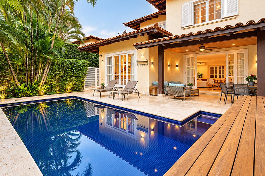 693m� com 4 su�tes e 5 vagas � venda e loca��o no Jardim Luzit�nia 1