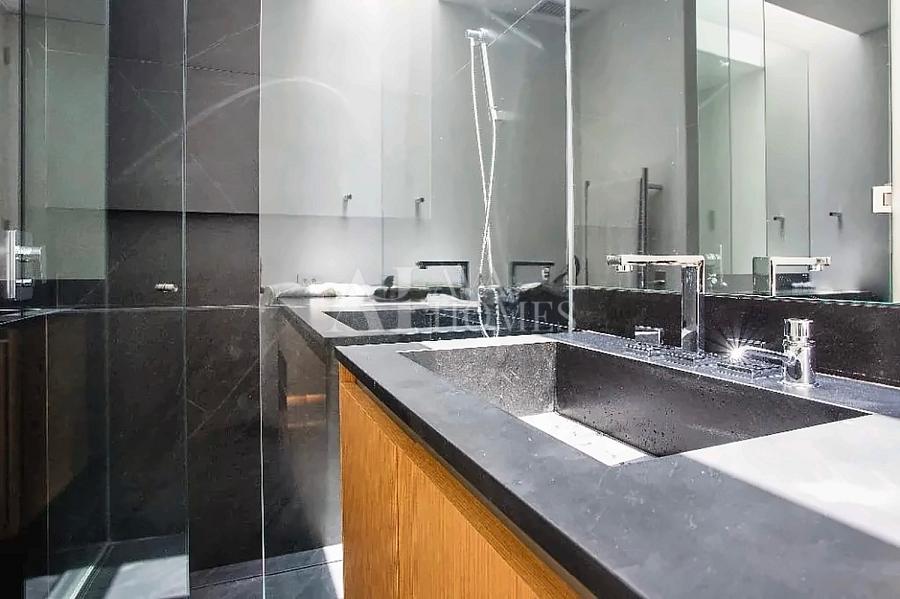 Em Rua Fechada | Arquitetura autoral, natureza e exclusividade | 970 m� | 4 Su�tes | 6 vagas para venda em Alto de Pinheiros - SP 29