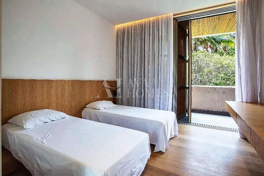 Em Rua Fechada | Arquitetura autoral, natureza e exclusividade | 970 m� | 4 Su�tes | 6 vagas para venda em Alto de Pinheiros - SP 30
