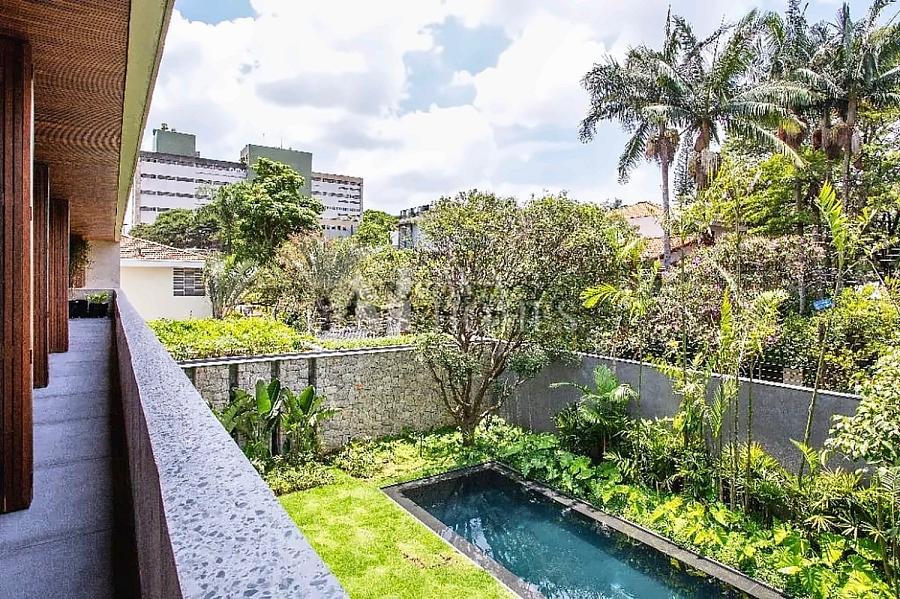 Em Rua Fechada | Arquitetura autoral, natureza e exclusividade | 970 m� | 4 Su�tes | 6 vagas para venda em Alto de Pinheiros - SP 17