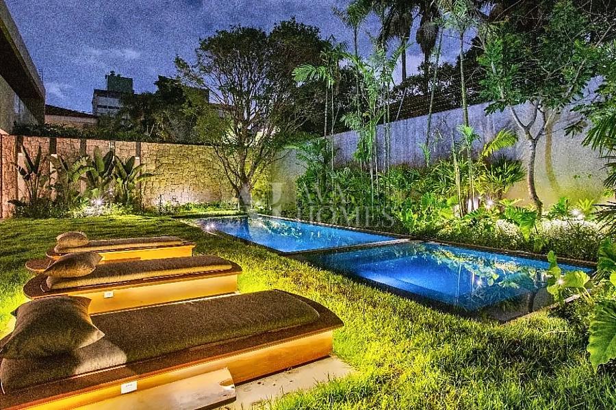 Em Rua Fechada | Arquitetura autoral, natureza e exclusividade | 970 m� | 4 Su�tes | 6 vagas para venda em Alto de Pinheiros - SP 34