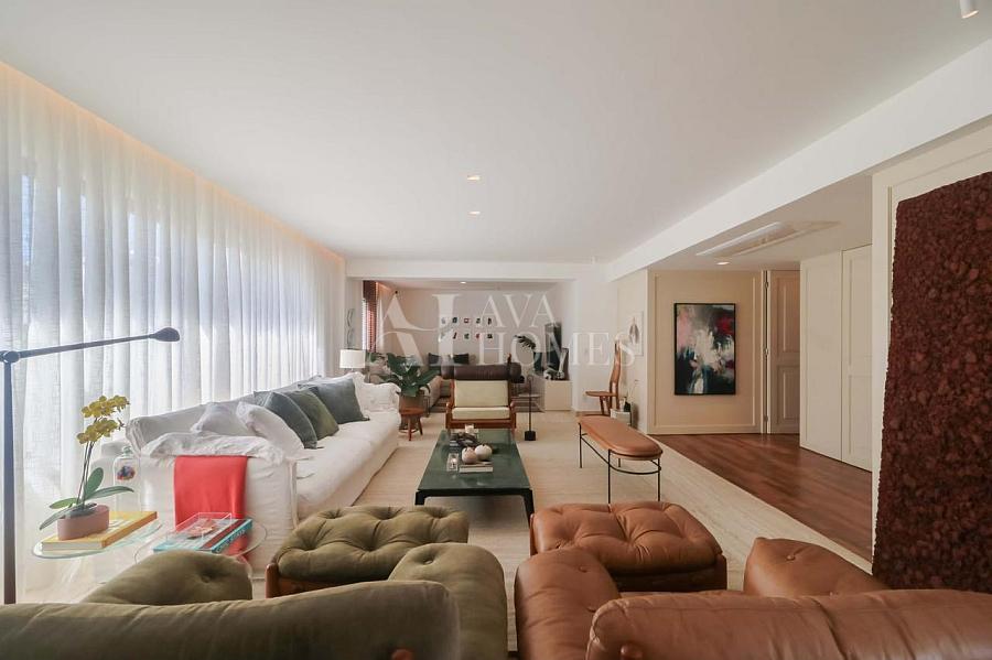 Reformado | Um cl�ssico Lindenberg| 244 m� | 3 Su�tes | 3 vagas no Jardim Paulista - SP 2