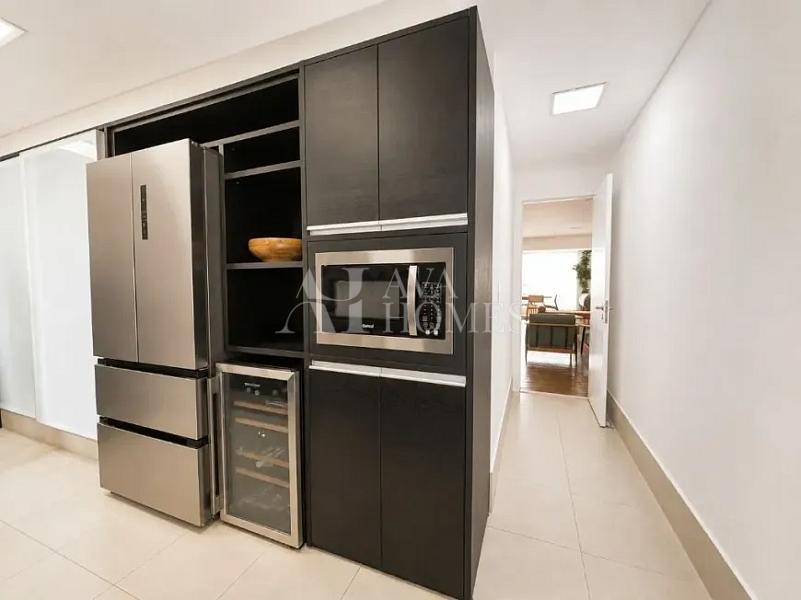 197 m� | 4 Dormit�rios | 3 Su�tes | 4 Vagas para loca��o 11