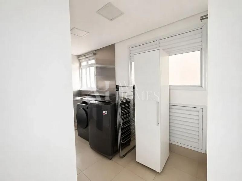 197 m� | 4 Dormit�rios | 3 Su�tes | 4 Vagas para loca��o 12