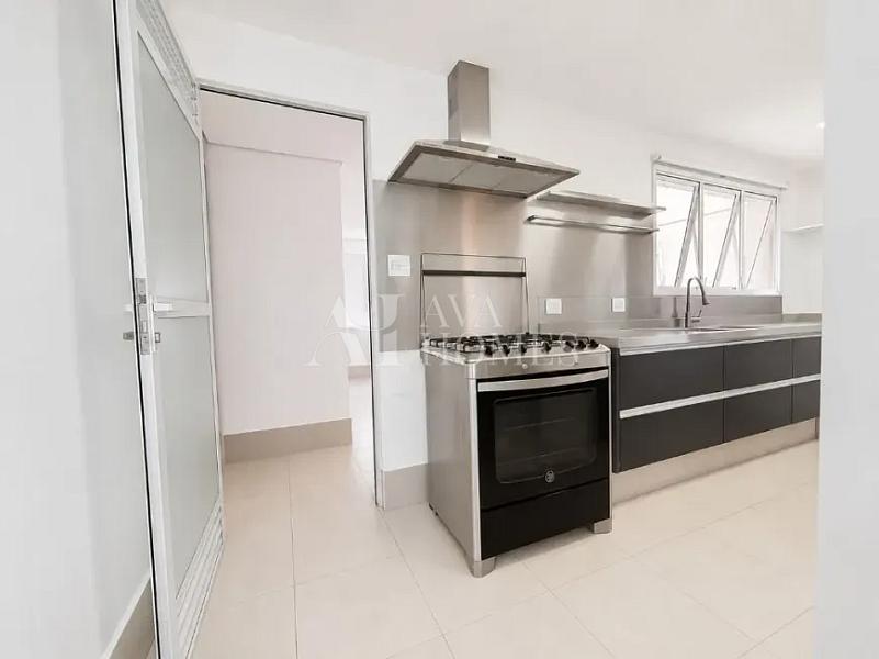 197 m� | 4 Dormit�rios | 3 Su�tes | 4 Vagas para loca��o 14