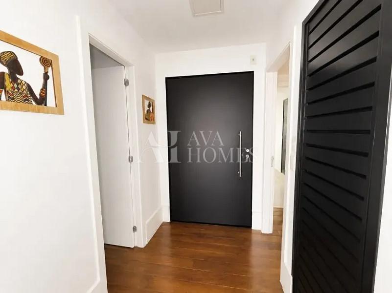 197 m� | 4 Dormit�rios | 3 Su�tes | 4 Vagas para loca��o 28