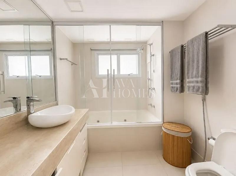 197 m� | 4 Dormit�rios | 3 Su�tes | 4 Vagas para loca��o 30