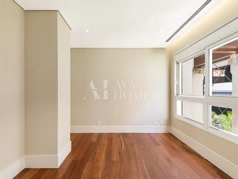 Ares de Casa com 893 m�, 4 su�tes e 6 vagas � venda no bairro Vila Ol�mpia. 32