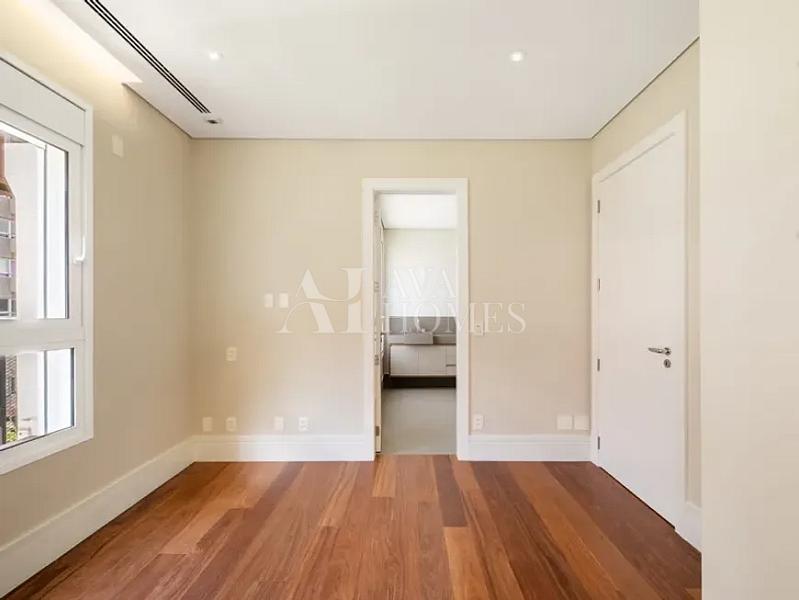 Ares de Casa com 893 m�, 4 su�tes e 6 vagas � venda no bairro Vila Ol�mpia. 36