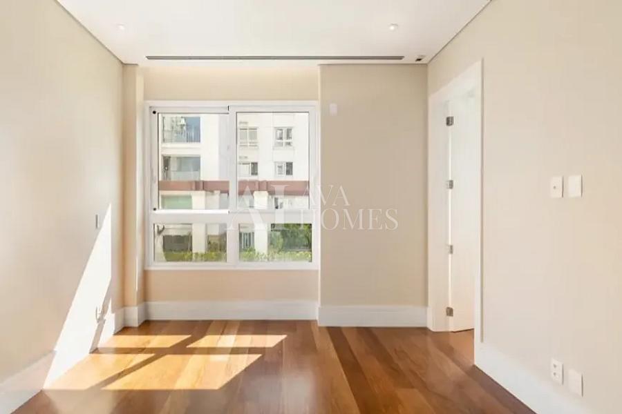 Ares de Casa com 893 m�, 4 su�tes e 6 vagas � venda no bairro Vila Ol�mpia. 39