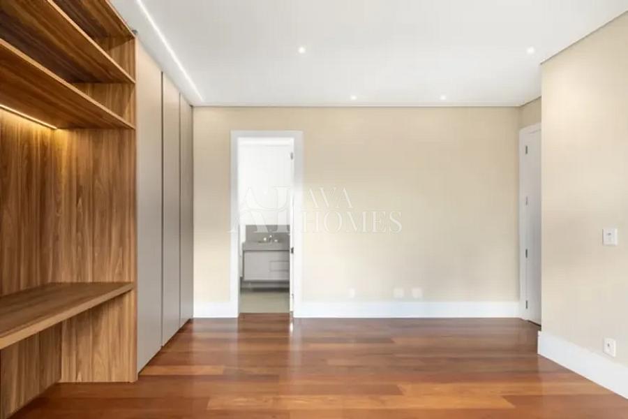 Ares de Casa com 893 m�, 4 su�tes e 6 vagas � venda no bairro Vila Ol�mpia. 44
