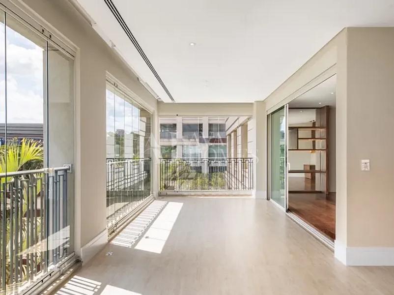 Ares de Casa com 893 m�, 4 su�tes e 6 vagas � venda no bairro Vila Ol�mpia. 56