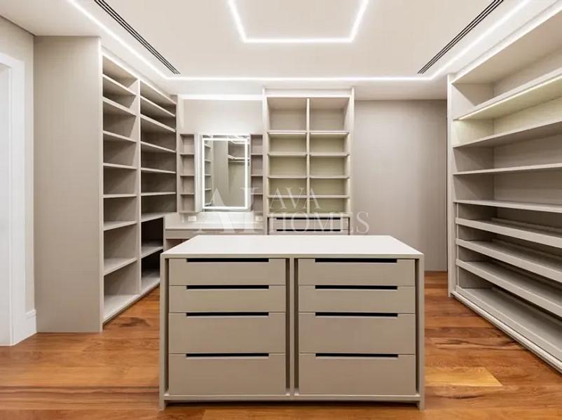 Ares de Casa com 893 m�, 4 su�tes e 6 vagas � venda no bairro Vila Ol�mpia. 63