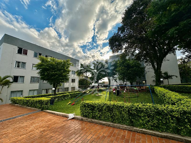 Apartamento semimobiliado no Coqueiral 1
