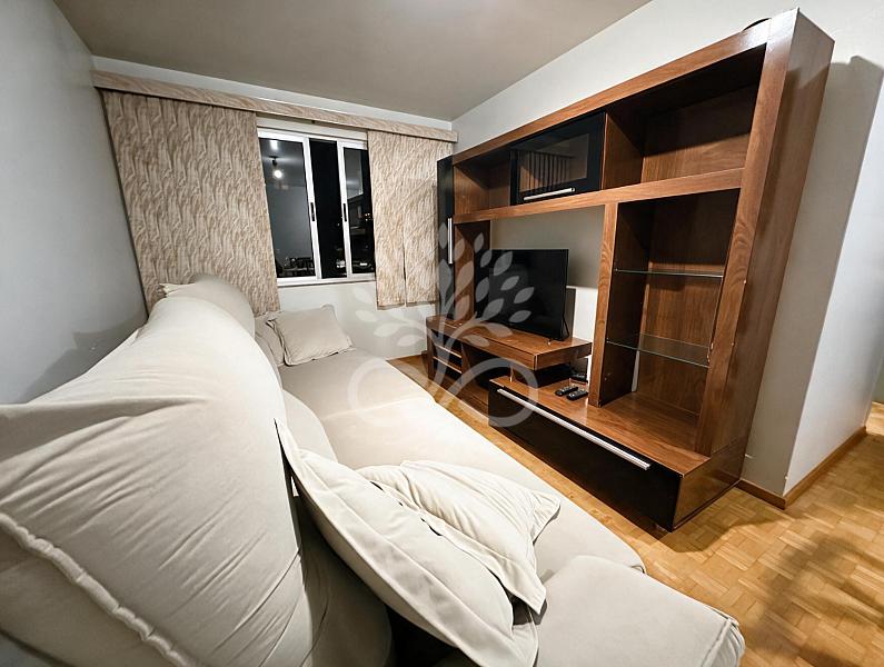 Apartamento semimobiliado no Coqueiral 4