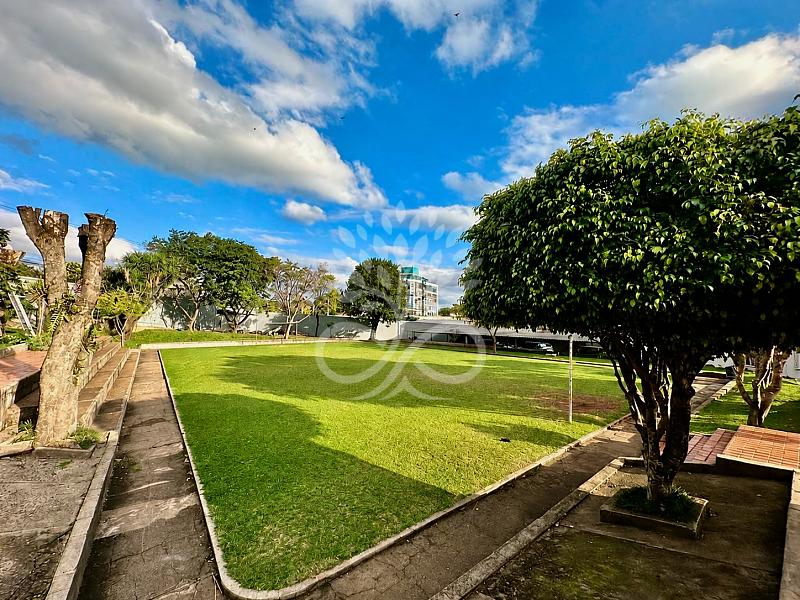 Apartamento semimobiliado no Coqueiral 14