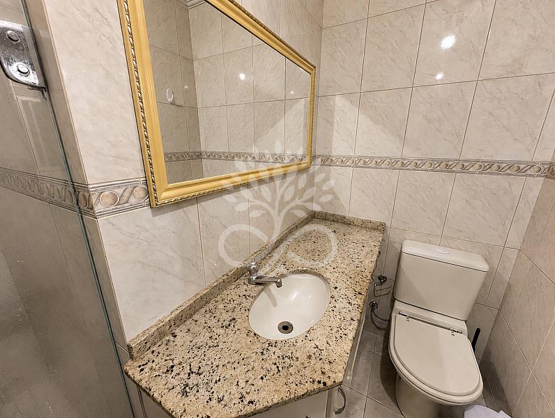 Apartamento semimobiliado no Coqueiral 11