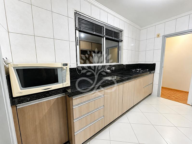 Apartamento semimobiliado no Coqueiral 3