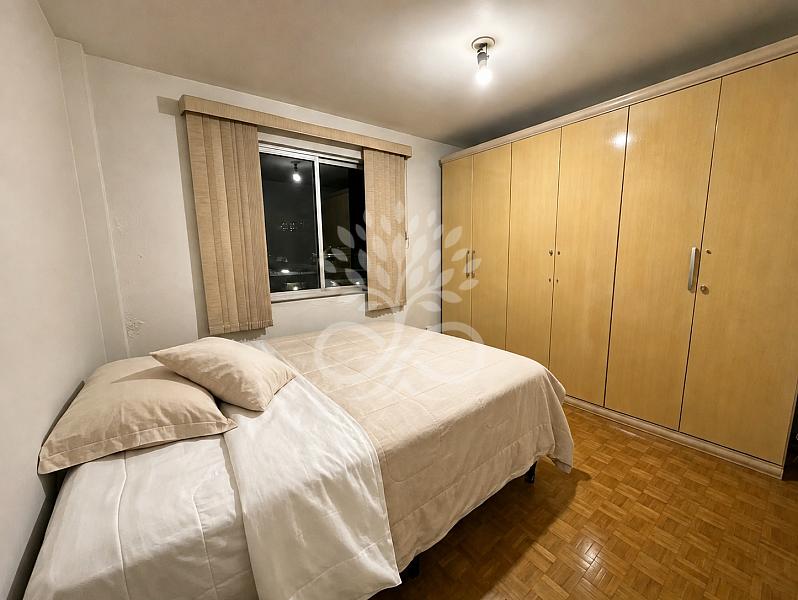 Apartamento semimobiliado no Coqueiral 6