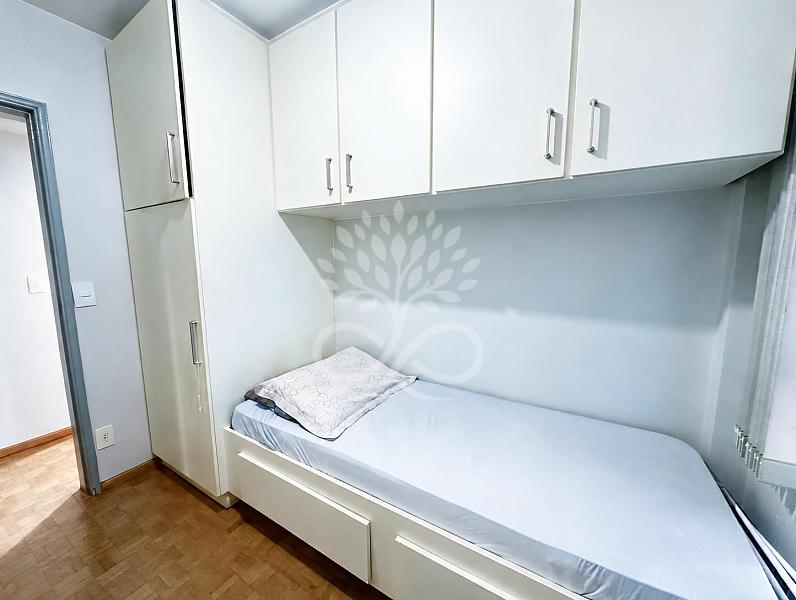 Apartamento semimobiliado no Coqueiral 8
