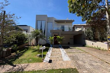 Casa em Condomínio com 3 quartos à venda, 230m², 2 banheiros, 2 garagens - Condomínio Terras de Atibaia I - Atibaia