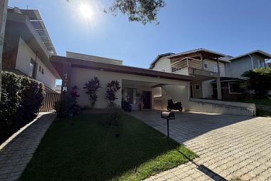 Casa em Condomínio com 3 quartos à venda, 148m², 3 banheiros, 2 garagens - Condomínio Terras de Atibaia I - Atibaia