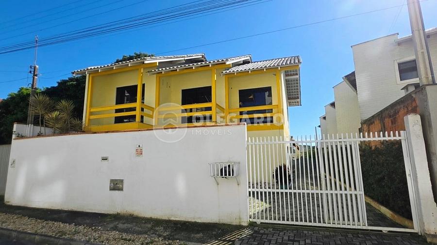 Sobrado com 01 su�te + 03 dormit�rios 1