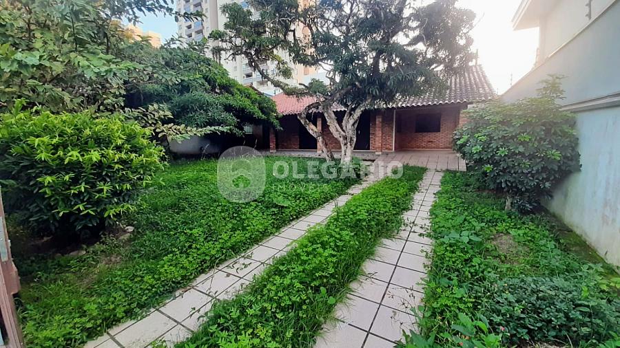 Casa com 01 su�te + 02 dormit�rios, e terreno com 357,75 m� 1