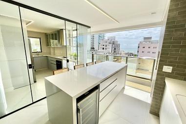 Apartamento no Ed. Surfers Paradise Residence na Praia Brava
