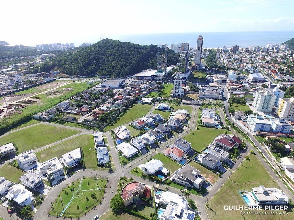Terreno no Condomínio Horizontal Praia Brava