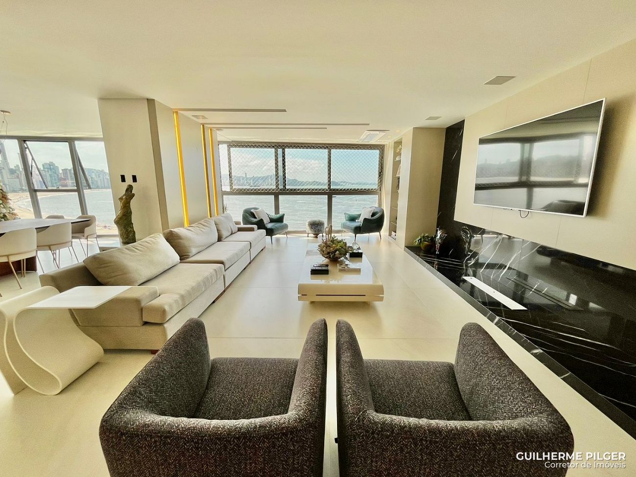 Apartamento no Ed. Pharos na Barra Sul em Balneário Camboriú